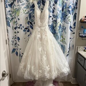 Allure Bridal Wedding Gown - Tulle Ballgown with Lace Appliqué